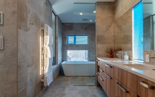 Off Piste Chalet by H2 Life