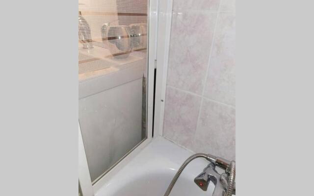 Studio mansardé 18 m2 climatisé avec piscine privée