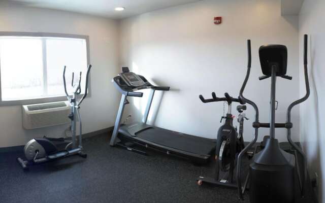 Roadhouse 52 Inn & Suites