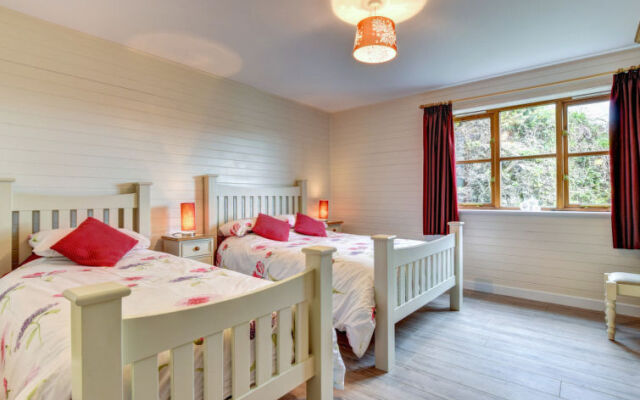 Holiday Home Uwch y Castell