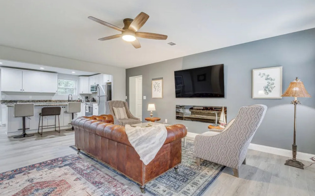 Updated Pensacola Home ~ 7 Mi to Beach!