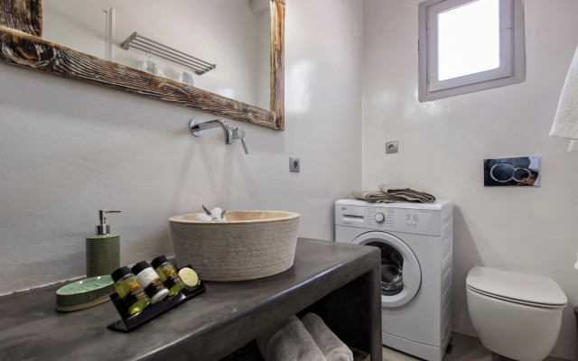 Blue Waves Suites & Apartments To Kyma