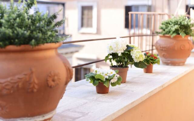 Lovely Home Spanish Steps with Balcony