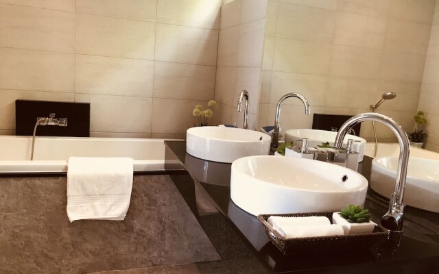 Skylight Villa B-01
