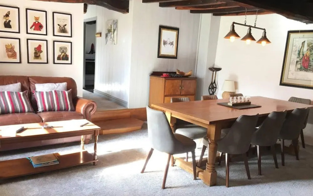 Traditional Cosy Cottage With Rural Views nr Coast