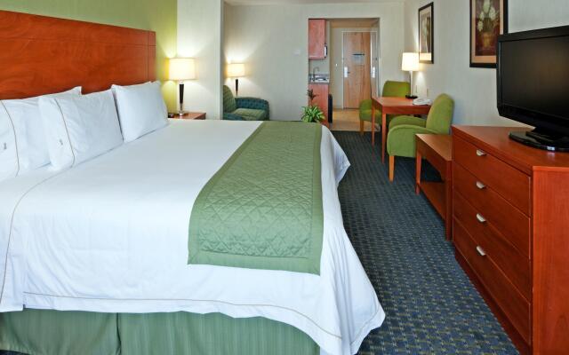 Holiday Inn Express Hotel & Suites Toluca Zona Aeropuerto by IHG