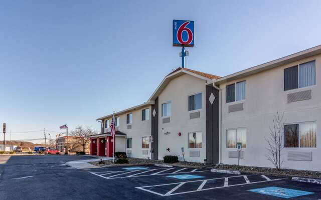 Motel 6 Barkeyville, PA