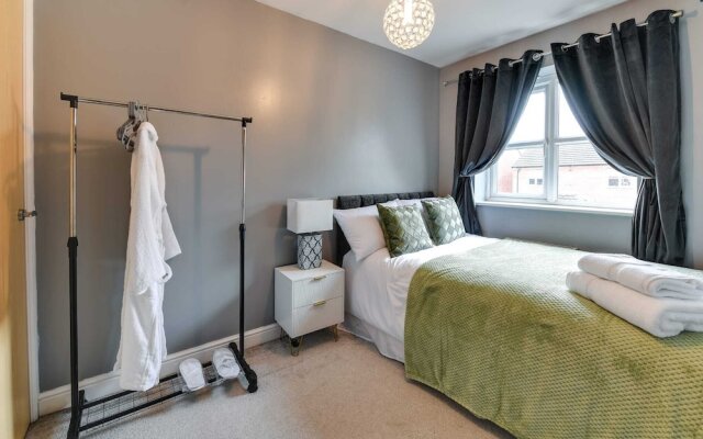 Charming 2-bed House in Middleton Manchester