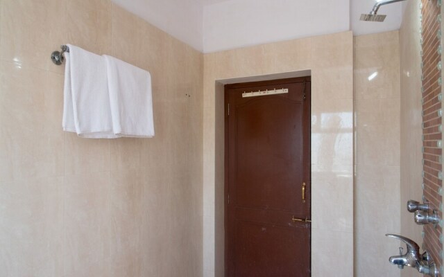 OYO 12250 Home Kesar Vilas near Trident Udaivilas