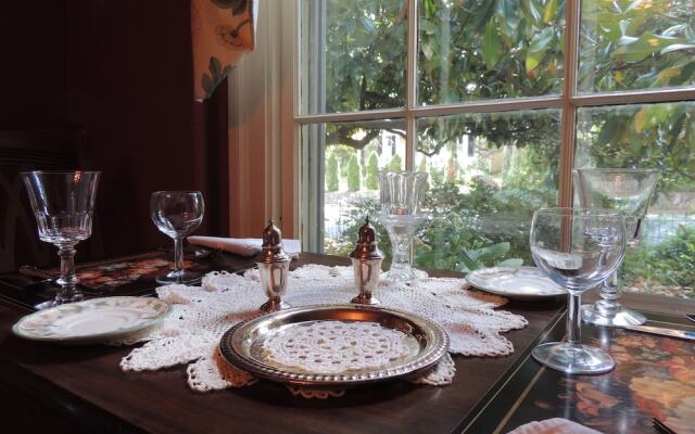 1868 Magnolia House Inn