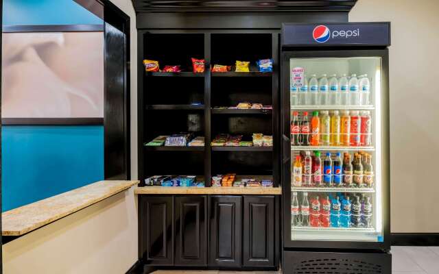 La Quinta Inn & Suites by Wyndham Marshall