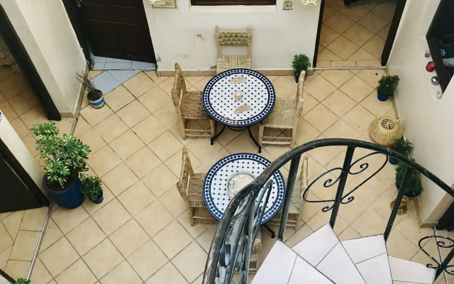 N12 Hostel