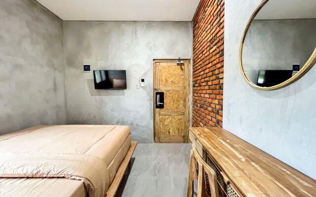 Rattanhaus R Signature