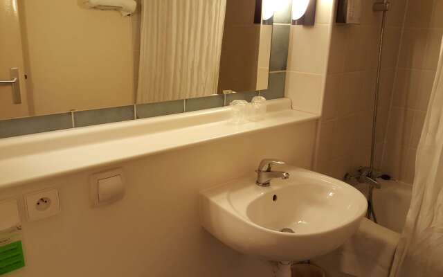 Le 2 by HOTEL AKENA LA FERTE BERNARD