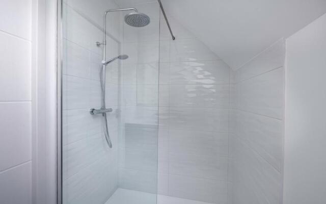 Maison moderne avec piscine et jacuzzi pour 15 personnes !