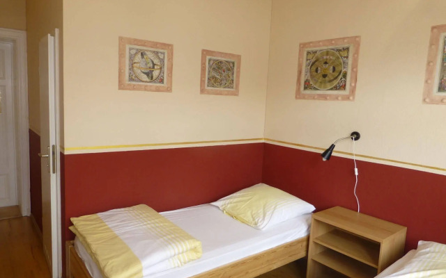 Hostel Mondpalast