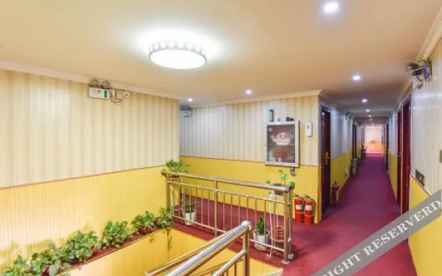 Yunshan Hotel (Henan National University Science Park Wutong Street Subway Station)