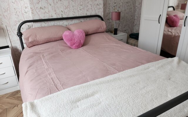 Apartment - Largs - Sleeps 4 - Pet Friendly