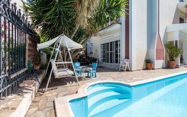 4 bdr Villa with Private Pool in Glyfada