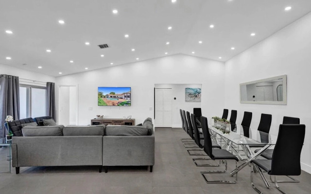 6BR Oasis with Heated Pool & Gameroom