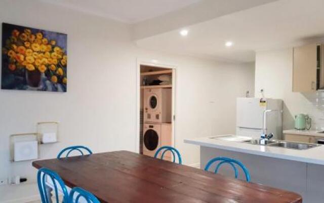 Homely Getaways - Eighth Street Mildura