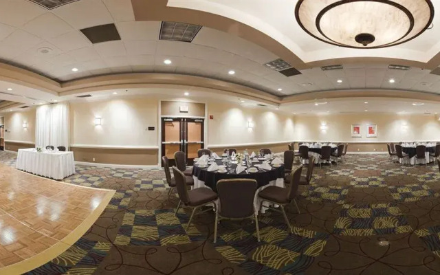 Crowne Plaza Philadelphia Bucks County