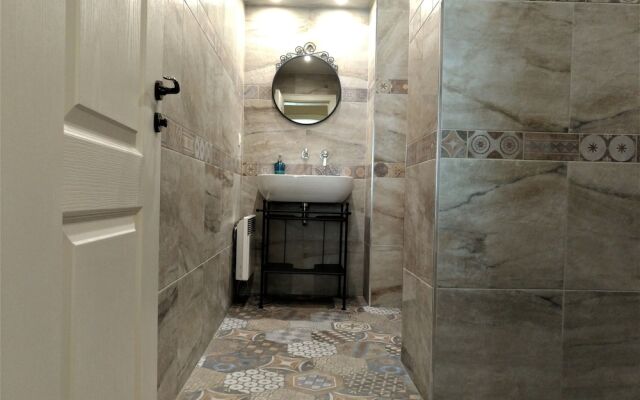 Baratero City Corner Apartment