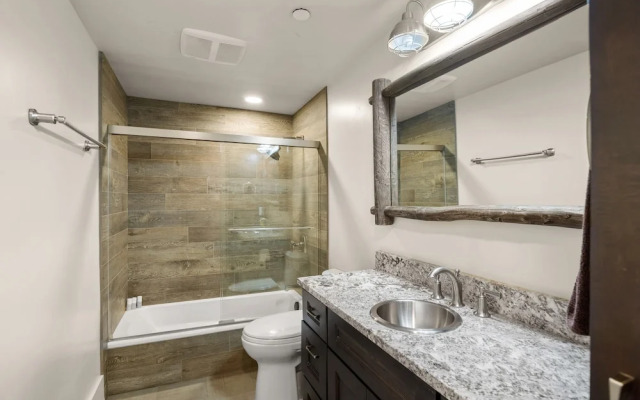 Central Aspen Condo Walk to Gondola & Ruby Park - LC5