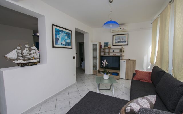 Apartment Neno Grebastica