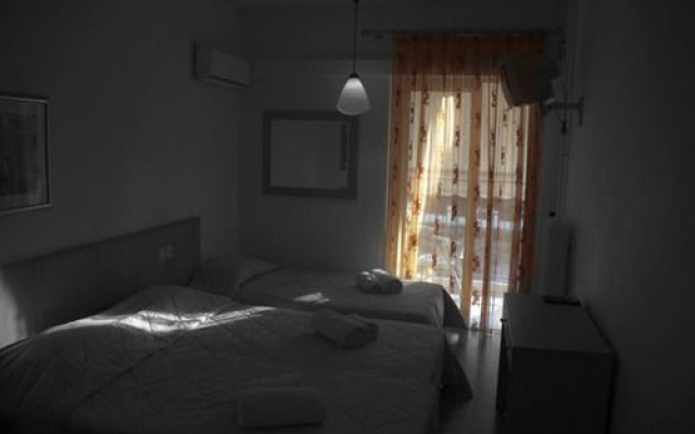 Saronis Hotel