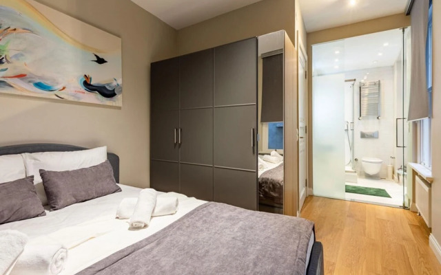 Mesmerizing Flat With Bosphorus View