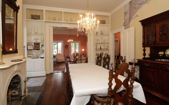 1872 John Denham House Bed and Breakfast