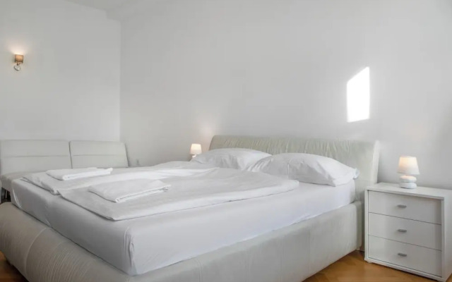 Perfect 7BR Stay Near Hauptbahnhof