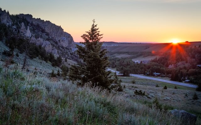 Two Bears Inn Bed & Breakfast