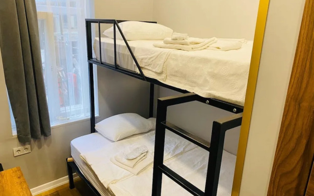 Moonlight Hotel & Hostel