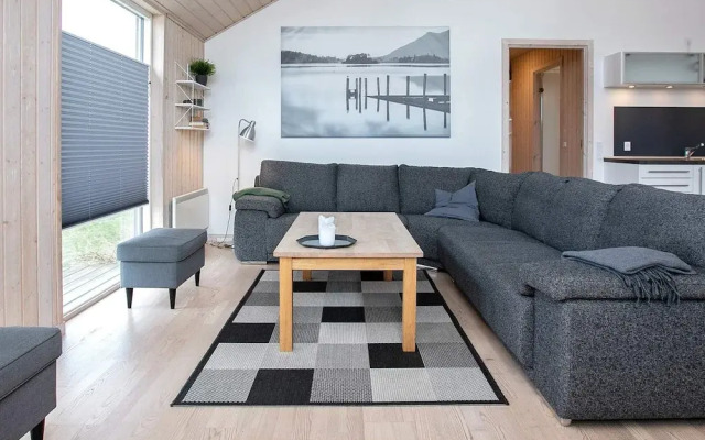 6 Person Holiday Home in Vaeggerlose