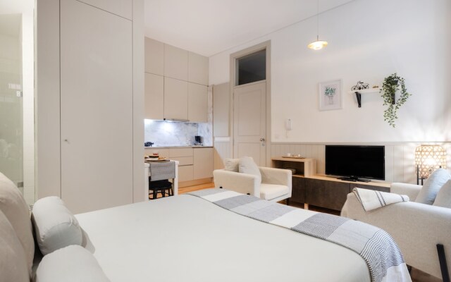 Sol Modern Studio at Batalha Metro