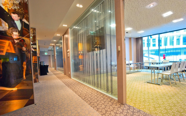 Sound Garden Hotel Airport