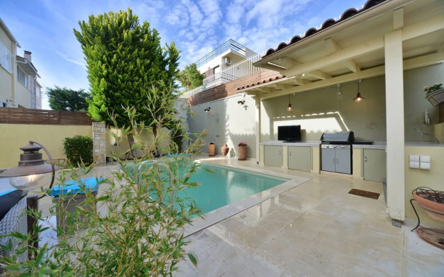 Elegant Villa by B&E