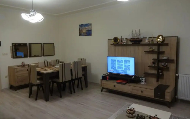 Luxerious Three Bedroom Apartment