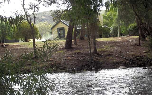Blue Wren Riverside Cottage