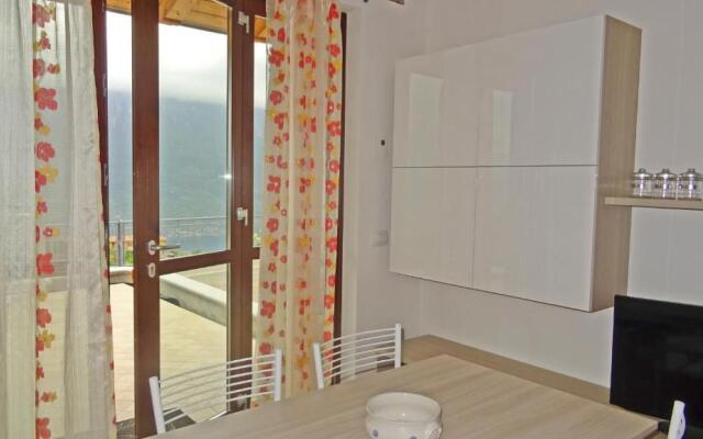 La Quiete 29 Lake view Apartment by Gardadomusmea