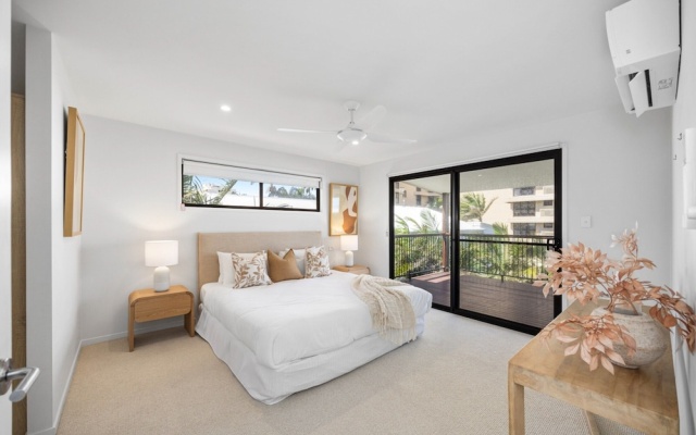Bright Beachside Family House With Ocean Views – Guest Rooms – Coolum Beach
