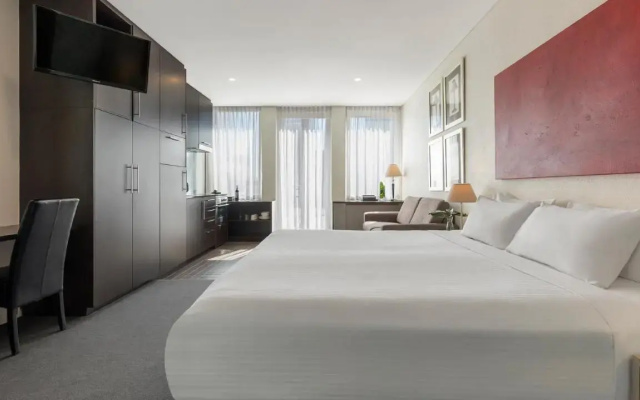 Oaks Melbourne On Collins Suites