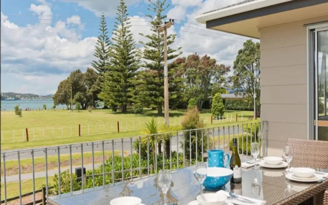 Waitangi Beach Units