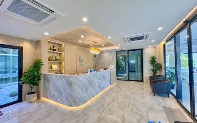 L2 Premium Hotel