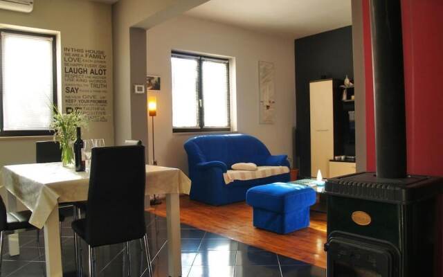 Schöne Ferienwohnung mit Terrasse, Roses