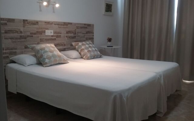 Hostal Residencia Cardona