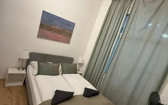 Modern 2BR Apt Steps from Westbahnhof