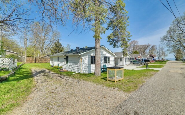 Houghton Lake Cottage - Central Location!